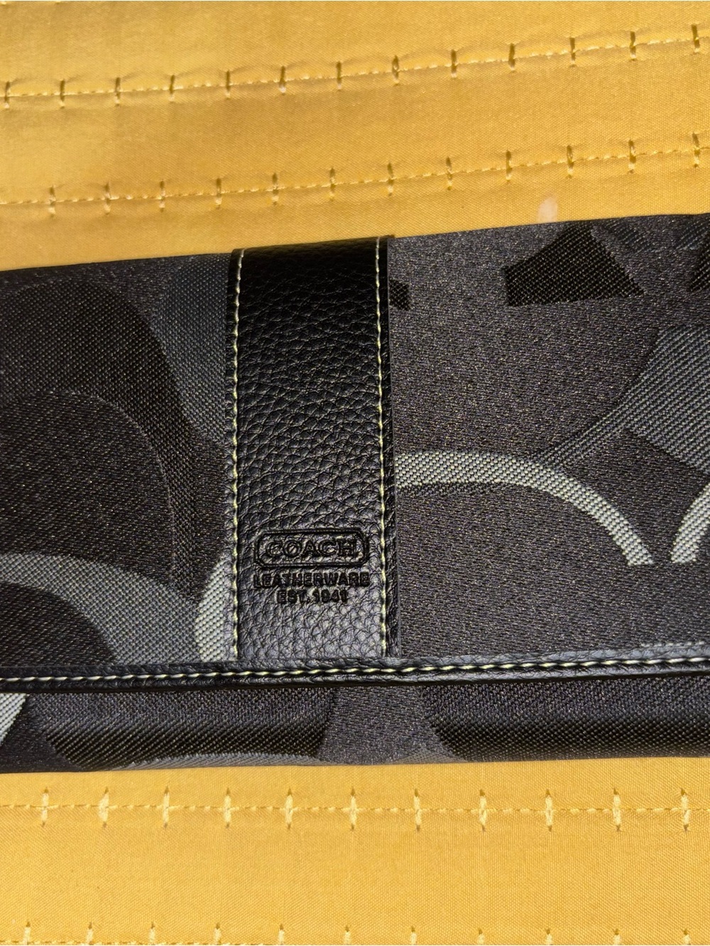 Coach Men’s Black and Gray Signature Card Holder